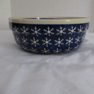 Boleslawiec Polish art pottery bowl blue white snowflakes 7-1/2" wide